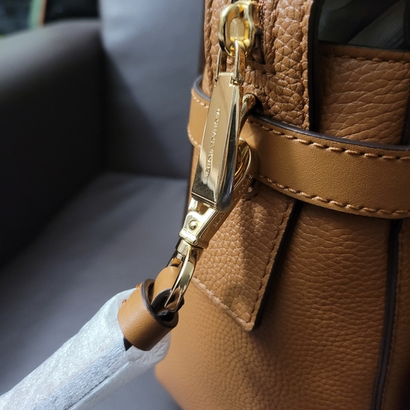 Sold-Michael Kors Mercer Signature Satchel - Picture 11 of 12